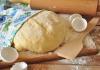Как приготовить тесто для жареных на сковороде пирожков по пошаговому рецепту с фото